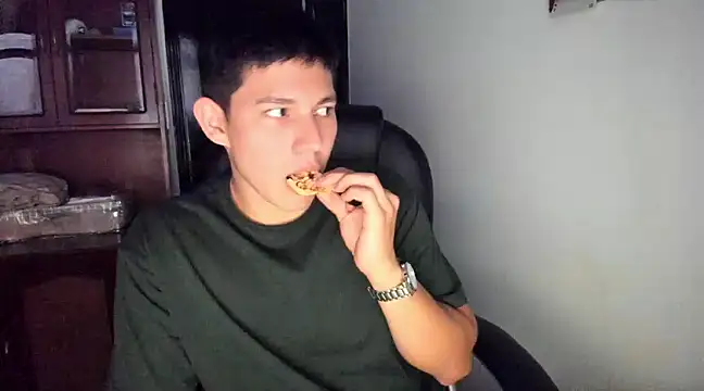 JamesCr  online show from March 2025 04:40:02 PM