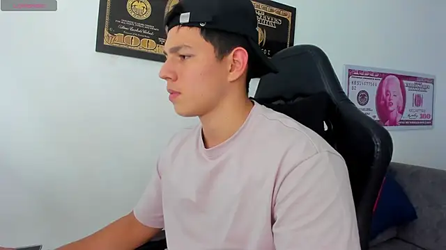 JamesCr  online show from March 2025 07:48:02 PM