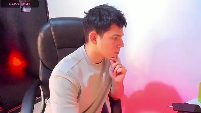 JamesCr  online show from March 2025 04:45:02 AM