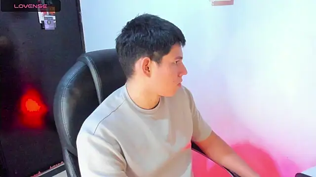 JamesCr  online show from March 2025 07:47:01 AM