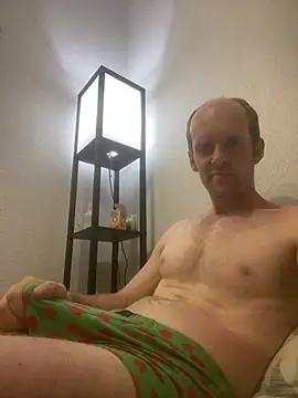 LynnAhNight online show from July 2026 05:05:02 PM