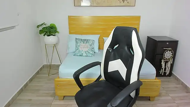 tiffanny doll  online show from March 2025 03:09:02 PM