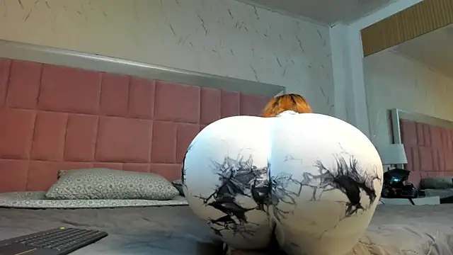 Snapshot of AzunaStar chatting on March 2025 09:53:02 PM AzunaStar online show from March 2025 09:53:02 PM