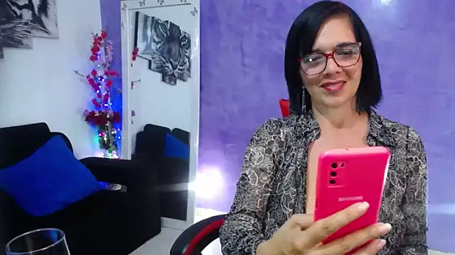 Snapshot of sarasmith3 chatting on October 2025 10:10:01 PM sarasmith3 online show from October 2025 10:10:01 PM