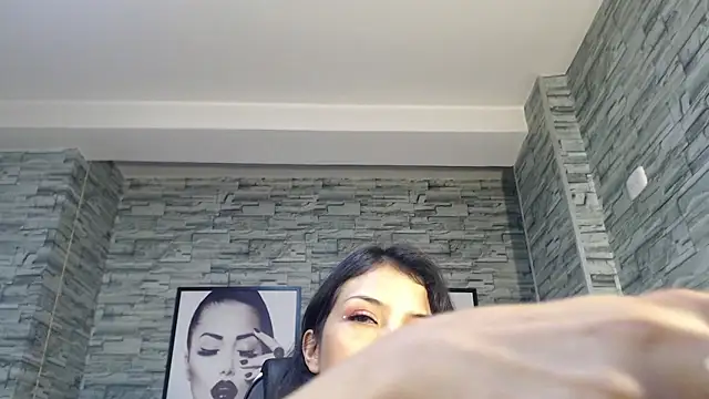 Snapshot of renata_russo_b chatting on February 2025 11:20:01 PM renata russo b online show from February 2025 11:20:01 PM