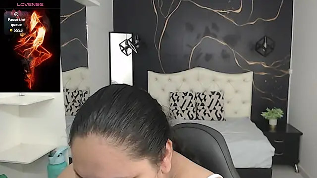 Aaliyah11 online show from October 2025 12:44:02 AM