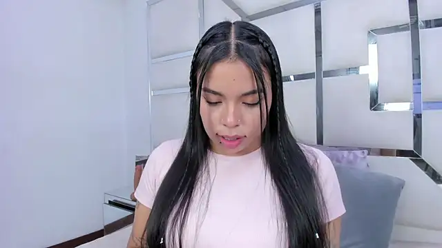 ZoeWan69 online show from April 2026 02:07:01 PM