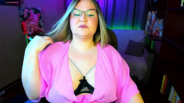 Vivien  wet online show from January 2026 12:58:02 AM