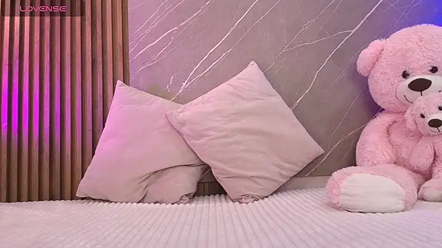 ariana jhonson1 online show from February 2026 12:15:02 PM