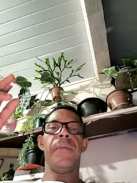 Snapshot of Renato571 chatting on April 2026 01:03:01 AM Renato571 online show from April 2026 01:03:01 AM