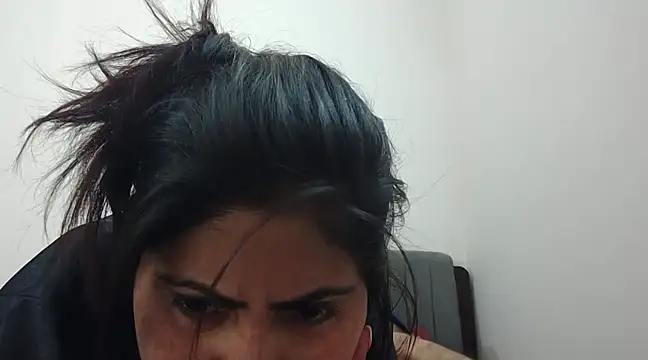 Snapshot of Queen_Couple chatting on February 2025 10:20:02 AM Queen Couple online show from February 2025 10:20:02 AM