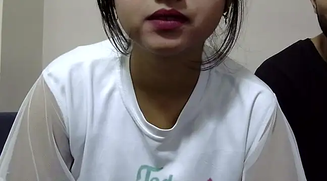 Snapshot of Queen_Couple chatting on March 2025 05:33:02 AM Queen Couple online show from March 2025 05:33:02 AM