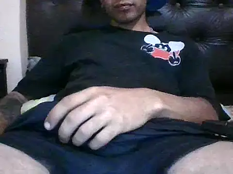 Snapshot of crow07xx chatting on February 2025 10:21:02 PM crow07xx online show from February 2025 10:21:02 PM