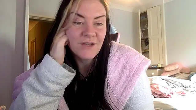 AureliaXOX online show from February 2025 02:16:01 PM