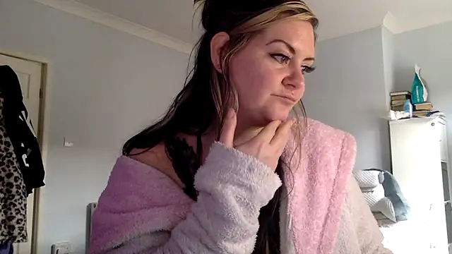 AureliaXOX online show from February 2025 02:21:01 PM