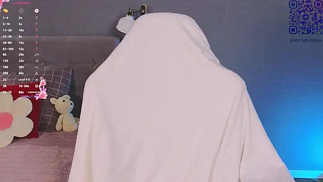 Snapshot of soft_babe chatting on April 2026 08:25:02 PM soft babe online show from April 2026 08:25:02 PM