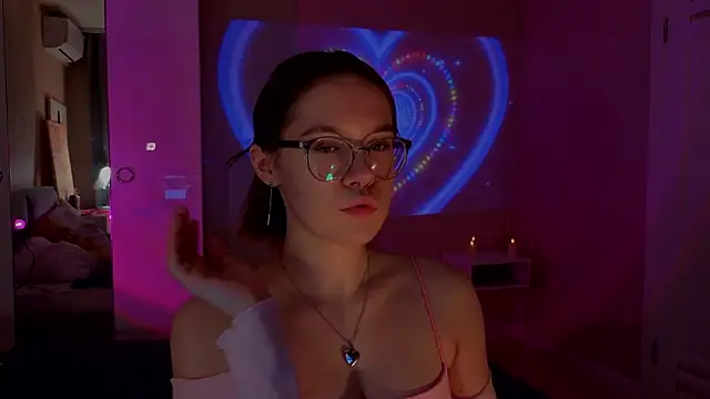 Mia Luw online show from February 2026 09:13:01 PM