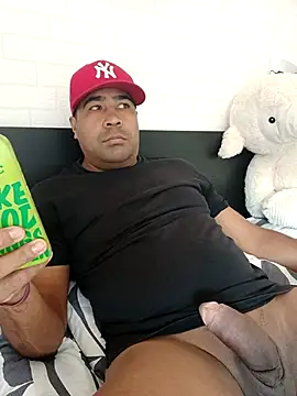 Snapshot of xhoco14 chatting on September 2025 09:24:01 AM xhoco14 online show from September 2025 09:24:01 AM