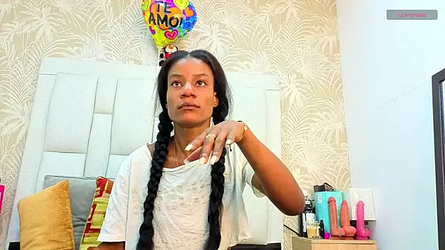 Snapshot of dafnnelewis chatting on April 2026 12:05:02 PM dafnnelewis online show from April 2026 12:05:02 PM
