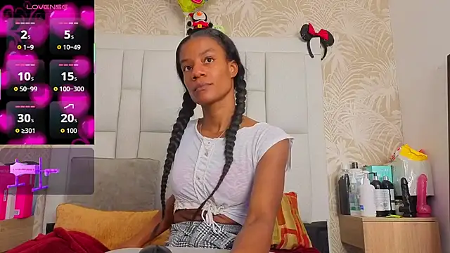 Snapshot of dafnnelewis chatting on May 2026 11:04:01 AM dafnnelewis online show from May 2026 11:04:01 AM