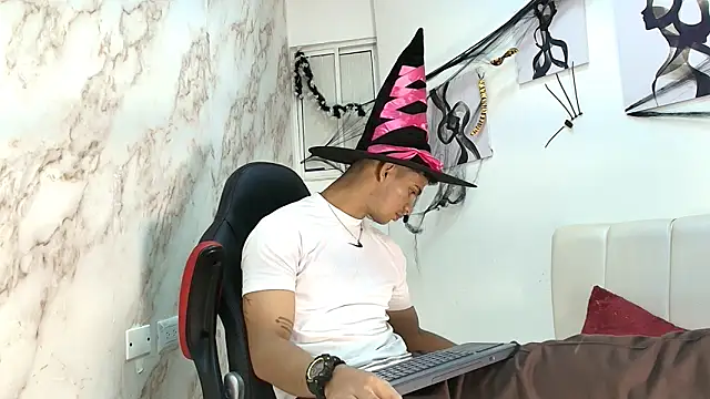 ANDRES STUD online show from October 2025 04:57:01 AM