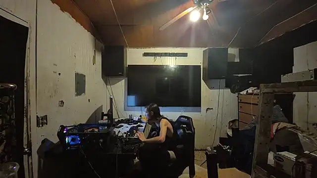 Snapshot of nuttyking2022 chatting on December 2025 08:34:01 AM nuttyking2022 online show from December 2025 08:34:01 AM