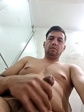 Snapshot of reyarturs13 chatting on March 2025 03:40:01 PM reyarturs13 online show from March 2025 03:40:01 PM