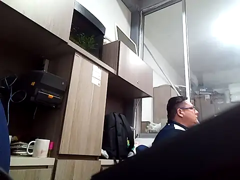 Snapshot of reyarturs13 chatting on September 2025 03:12:02 PM reyarturs13 online show from September 2025 03:12:02 PM