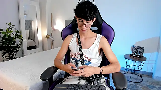 NovaaWheler online show from February 2025 04:25:01 AM