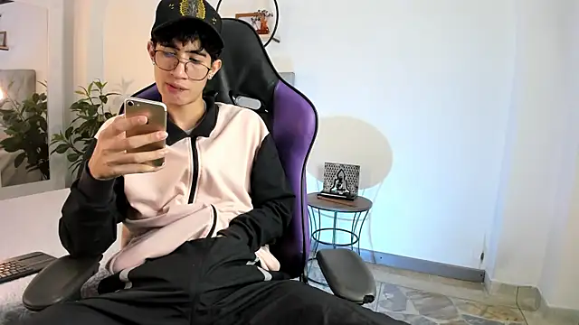 NovaaWheler online show from February 2025 04:07:01 AM