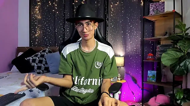 NovaaWheler online show from March 2025 04:49:02 AM