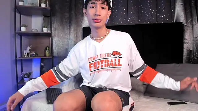 NovaaWheler online show from November 2025 08:30:01 PM