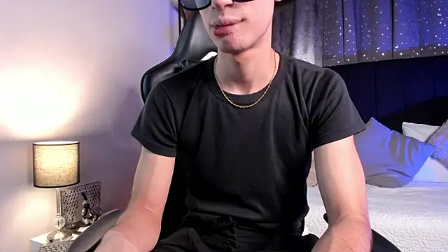 NovaaWheler online show from November 2025 07:49:02 PM