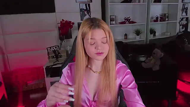 Snapshot of AdeleCartier chatting on February 2025 02:36:02 AM AdeleCartier online show from February 2025 02:36:02 AM