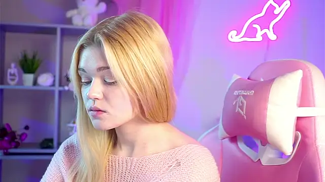 Snapshot of AdeleCartier chatting on March 2025 10:06:01 PM AdeleCartier online show from March 2025 10:06:01 PM