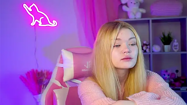 Snapshot of AdeleCartier chatting on March 2025 02:37:02 AM AdeleCartier online show from March 2025 02:37:02 AM