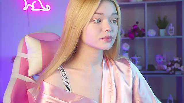 Snapshot of AdeleCartier chatting on March 2025 12:58:02 AM AdeleCartier online show from March 2025 12:58:02 AM