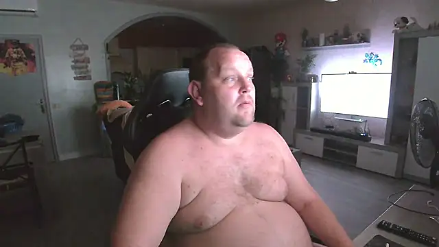 Snapshot of Hotfire-112 chatting on May 2026 09:44:02 PM Hotfire-112 online show from May 2026 09:44:02 PM