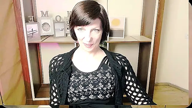 Snapshot of _AngeliaFlow_ chatting on June 2026 08:06:02 AM AngeliaFlow online show from June 2026 08:06:02 AM