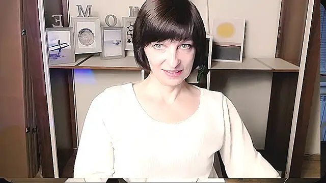 Snapshot of _AngeliaFlow_ chatting on June 2026 09:06:02 AM AngeliaFlow online show from June 2026 09:06:02 AM