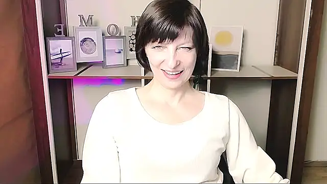 Snapshot of _AngeliaFlow_ chatting on June 2026 07:29:02 AM AngeliaFlow online show from June 2026 07:29:02 AM