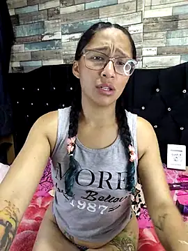 Snapshot of isabella_beauty_01 chatting on March 2025 01:14:02 PM isabella beauty 01 online show from March 2025 01:14:02 PM