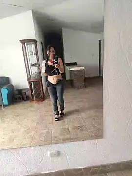 Snapshot of isabella_beauty_01 chatting on March 2025 01:18:01 PM isabella beauty 01 online show from March 2025 01:18:01 PM