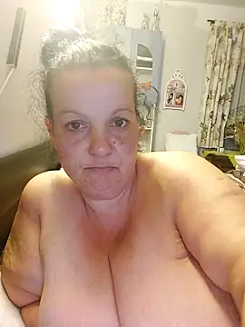 IvettkeXXX online show from April 2026 07:03:01 PM