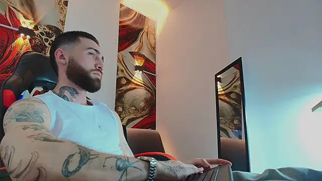 Luke davis01 online show from November 2025 01:11:01 PM