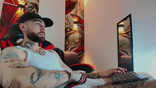 Luke davis01 online show from December 2025 01:20:01 PM