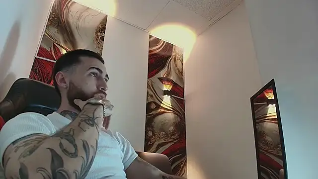 Luke davis01 online show from December 2025 01:05:01 PM