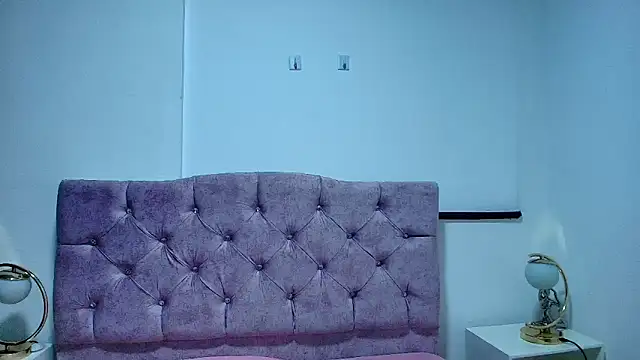 Skye Moore online show from November 2025 07:02:01 PM