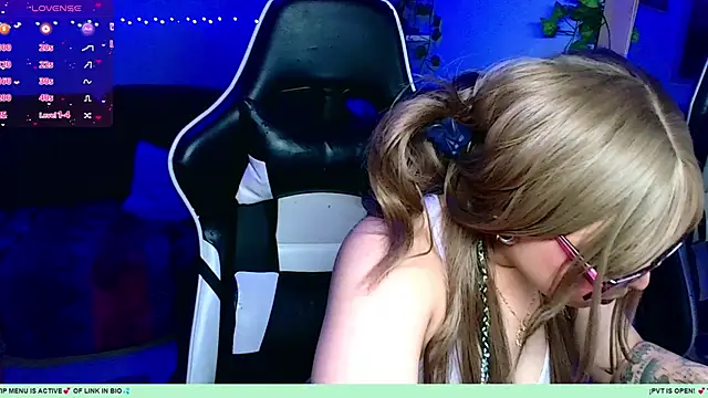 Snapshot of BunnyLilith_ chatting on April 2026 02:27:02 AM BunnyLilith online show from April 2026 02:27:02 AM