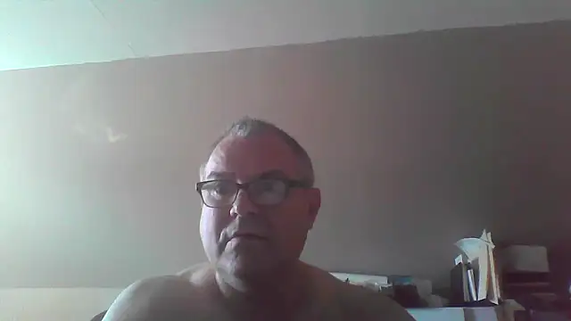 Snapshot of mkestr69 chatting on September 2025 02:50:01 PM mkestr69 online show from September 2025 02:50:01 PM